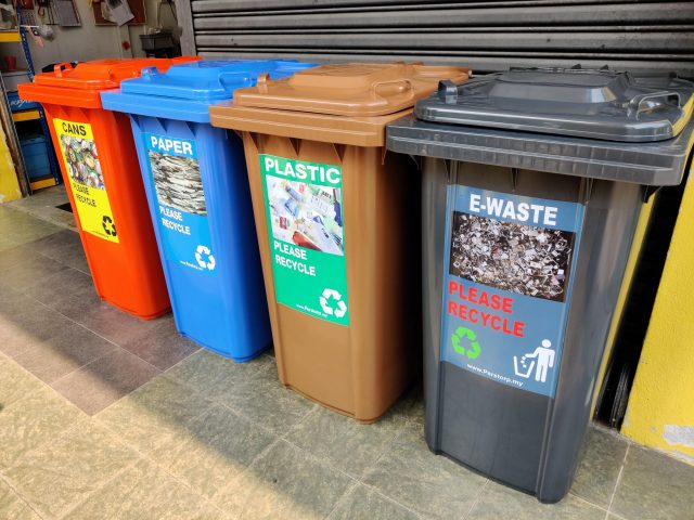 MGB240 Recycling Bin