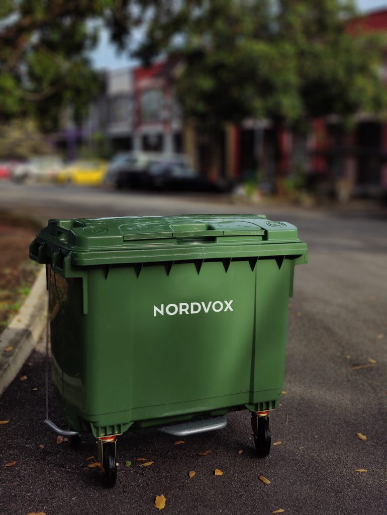 MGB660 Four Wheel Bin with Pedal_